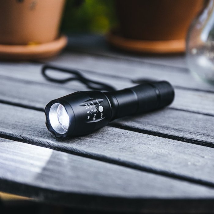 LED-Taschenlampe - Wiederaufladbar (USB)